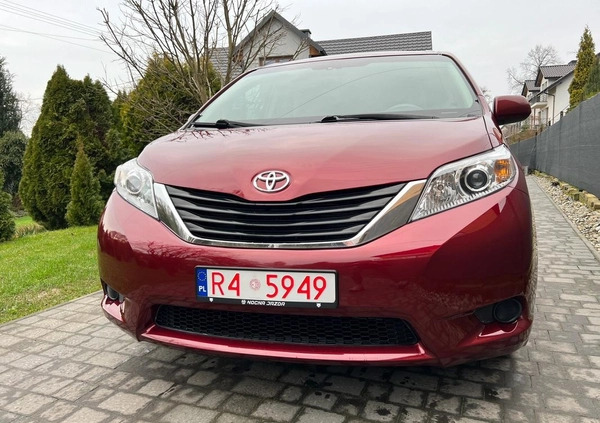 Toyota Sienna cena 62000 przebieg: 160000, rok produkcji 2013 z Oleśnica małe 67